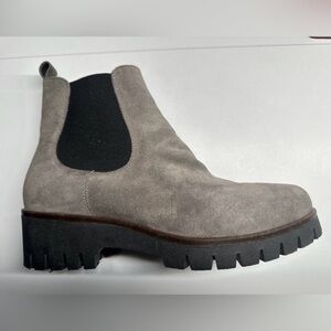 RIVER WOODS Women’s Gray Suede Lug Sole Chelsea Boots NWOT  Sz 9.5